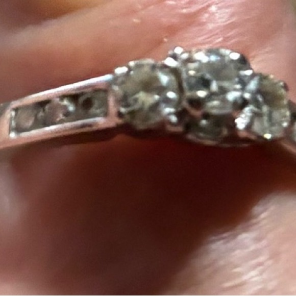 14K White Gold Diamond Ring
Size 9.5 with white gold ring guard - Picture 11 of 12